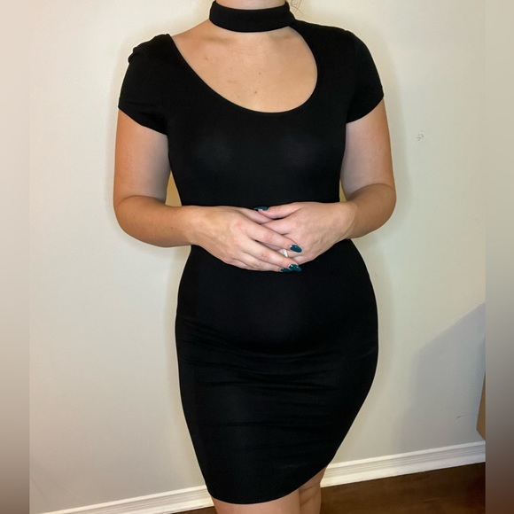 Little Black Guess Dress - Picture 3 of 4